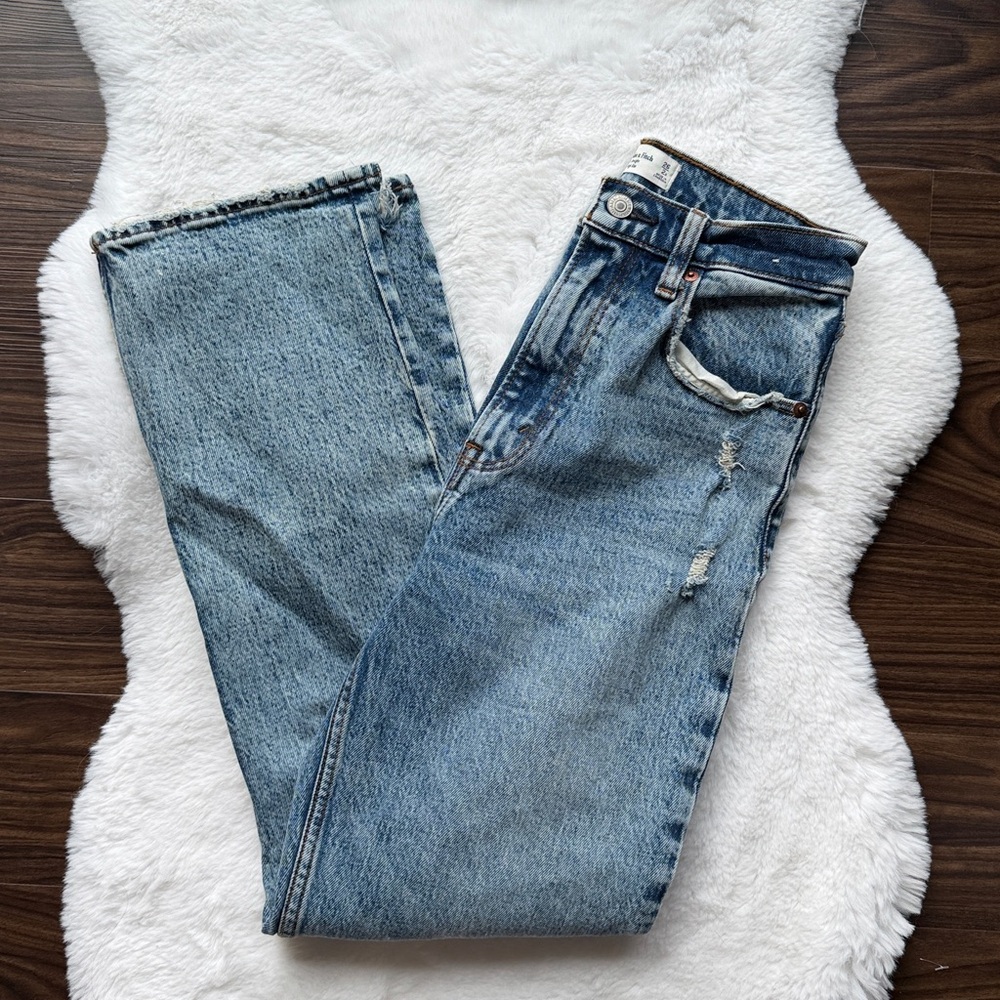 Abercrombie & Fitch The 90s Straight Ultra High Rise size 2 Short - Picture 5 of 6